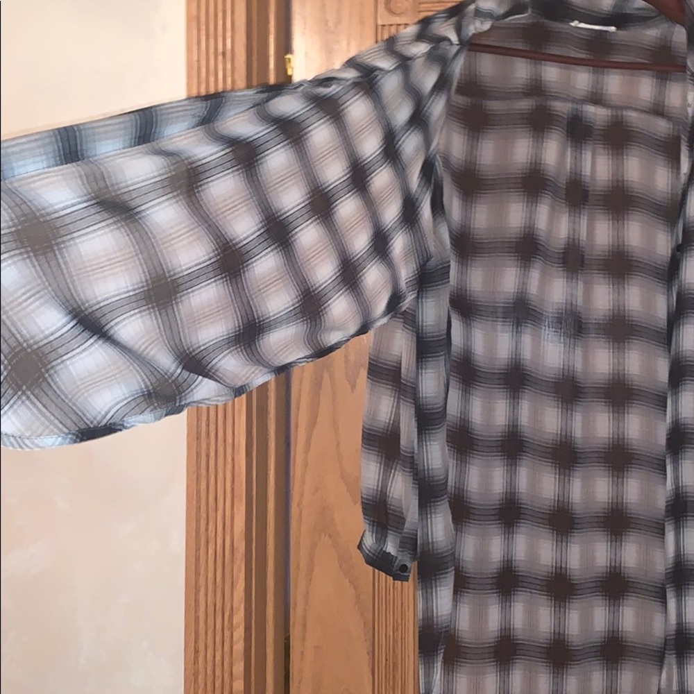 Gray plaid polyester long button  down shirt. - Picture 6 of 7